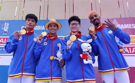 Taekwondo quartet powers late SEA Games gold .